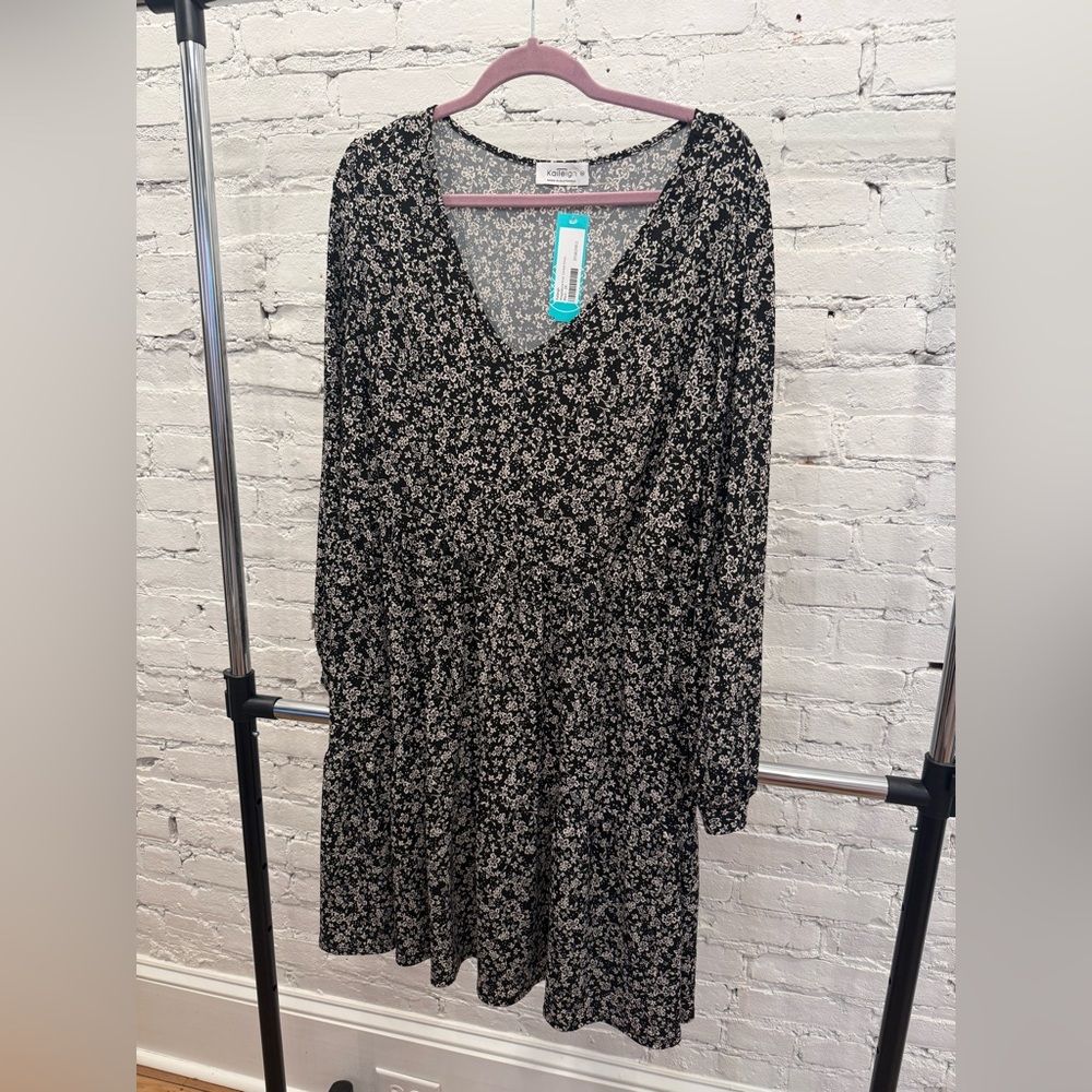 NWT Kaileigh Black and Cream Floral Long Sleeve Dress